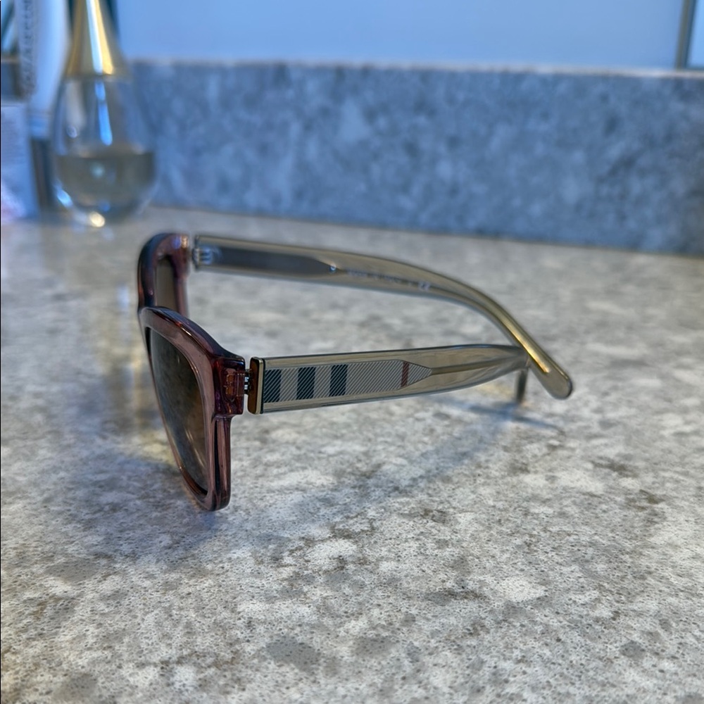 Stylish Burberry sunglasses with soft pink Accents